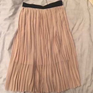 Midi length pleated skirt
